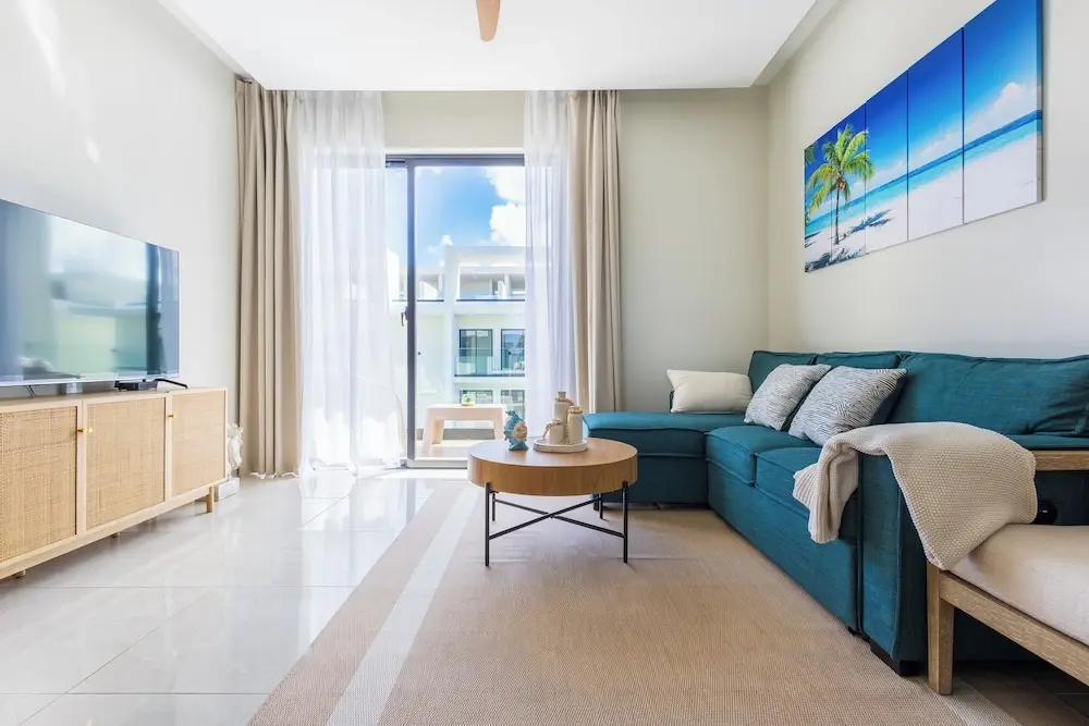 Stylish 1BR Apartment – Pool Access, Close to Beach