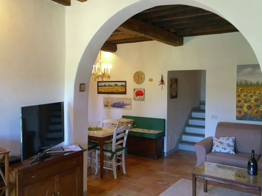Rustic Villa in Cortona with Pool