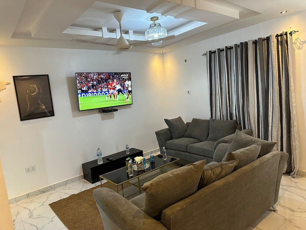 Luxe Apt #4the Retreat Apartments