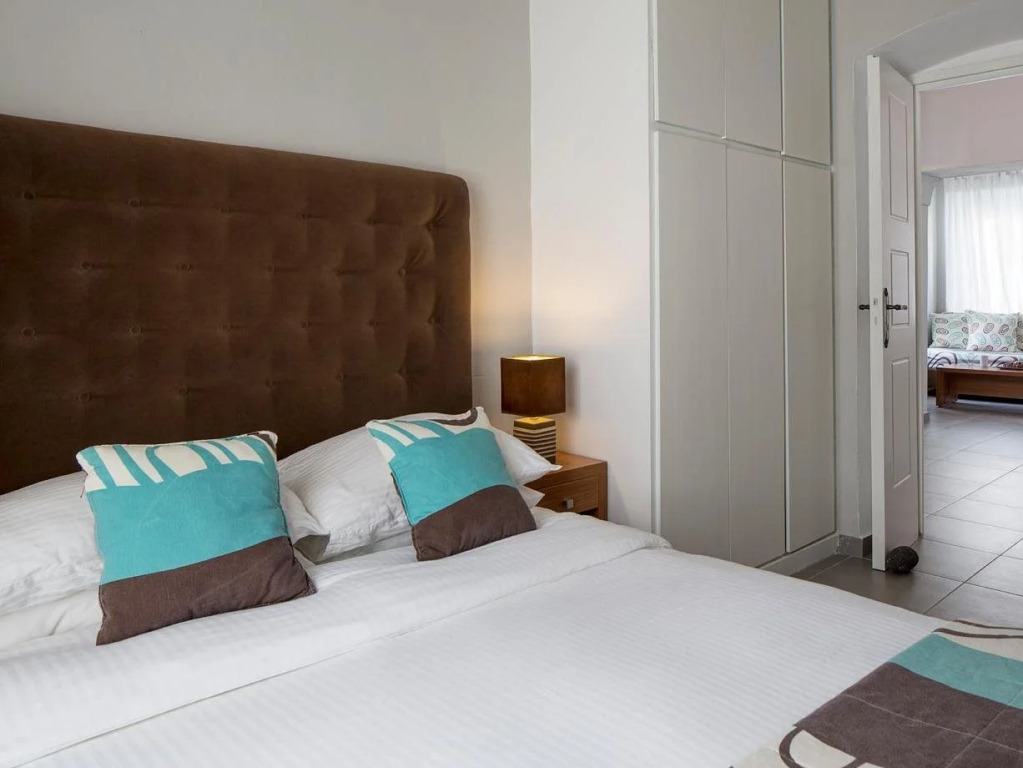 Nonis Apartments
