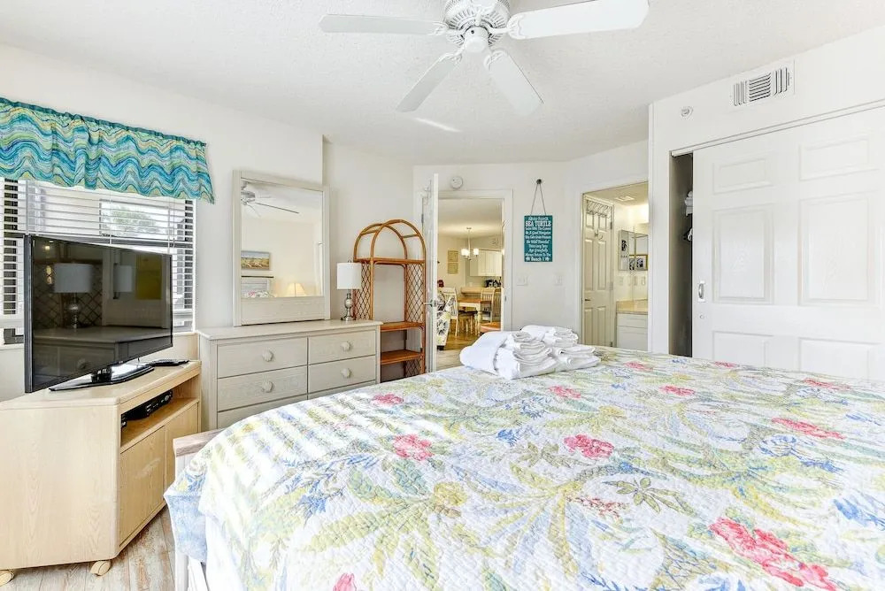 Ocean Village Club J17