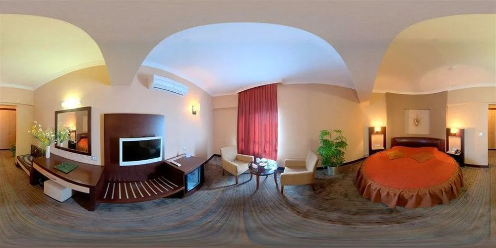 Mom Hotel