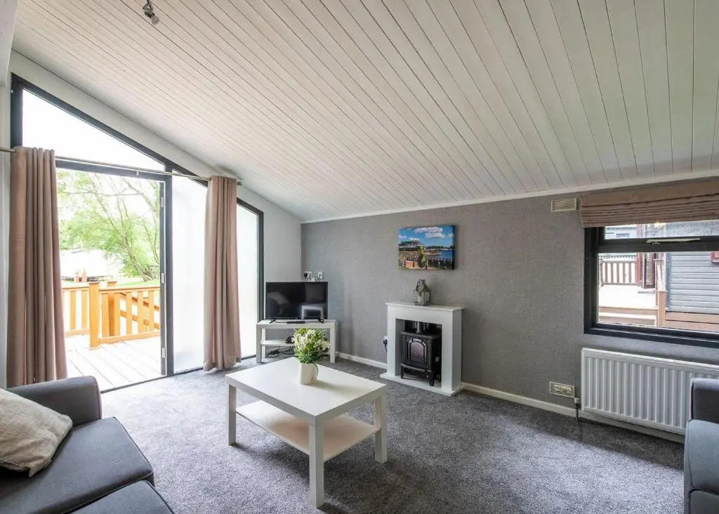 A HOME AWAY HOT TUB RETREAT AT Tattershall lakes country park
