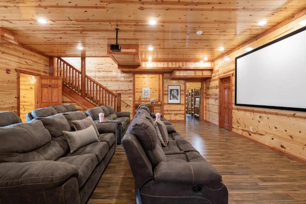 Sugarland by Avantstay Sleeps 28! Home Theatre! Two Hot Tubs! Indoor Pool! Incredible Views!