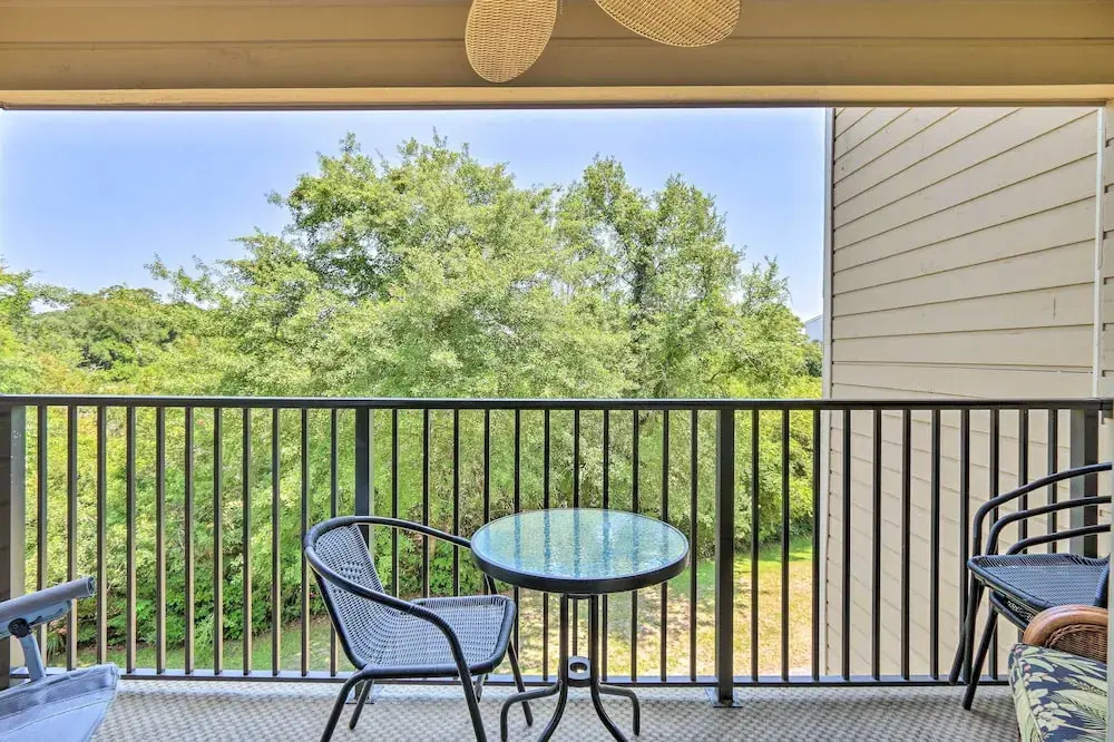 Walk to Folly Field Beach: Condo in Hilton Head!
