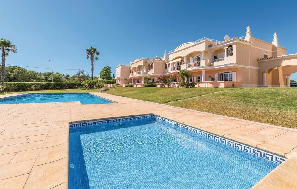 Beautiful Home in Lagoa With Wifi and 2 Bedrooms