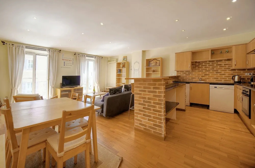 2 Chambres- Balcon- F lix Faure-forville A2b023