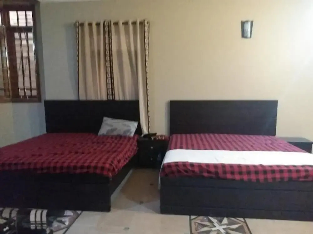 Hotel Elegant Near Karachi Expo Center and Agha Khan