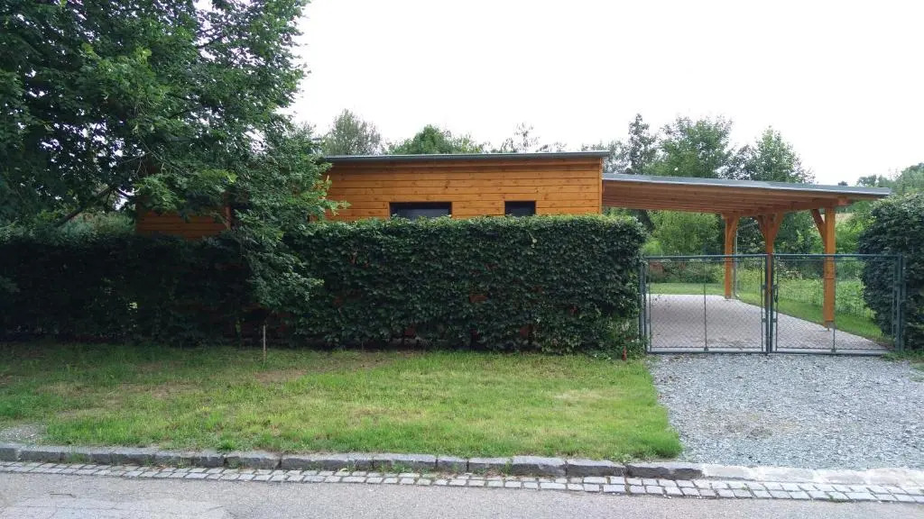Apartman pod lipou - samostatny objekt - carport