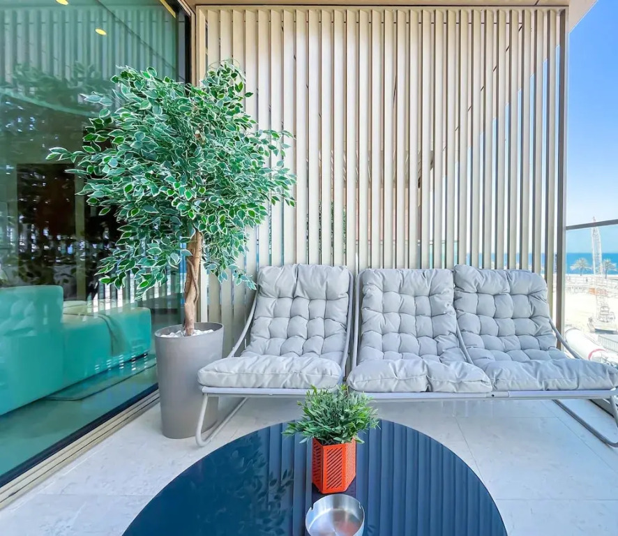 Luxury Beachfront 1BR on Palm Jumeirah & Balcony