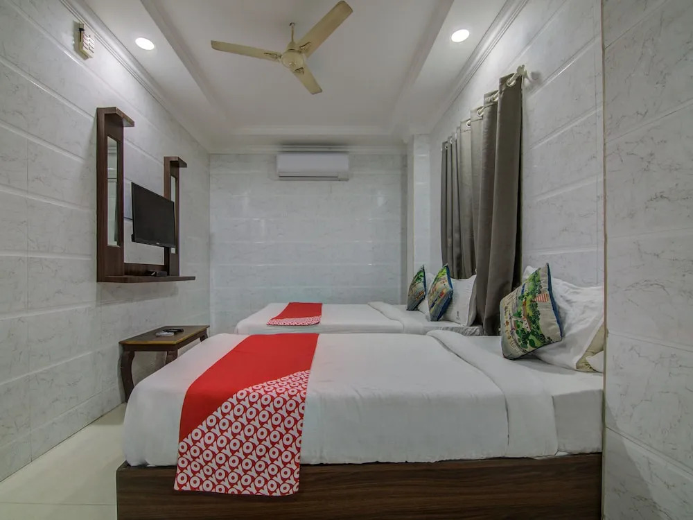 OYO Flagship 465 Vadapalani AVM Studio 2