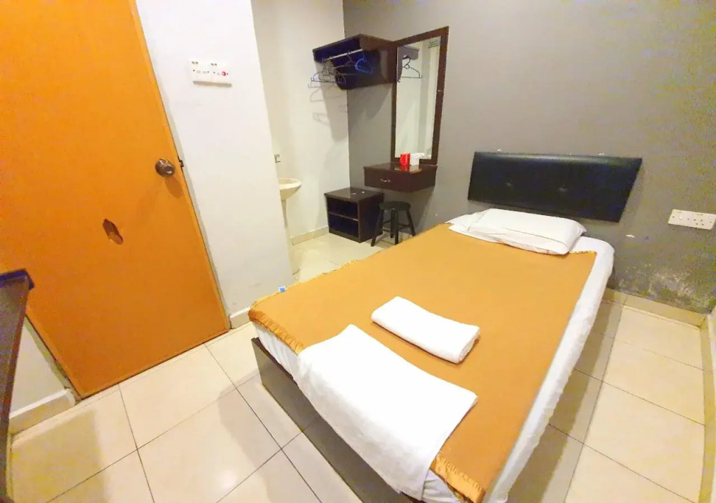 OYO 89715 CK Hotel