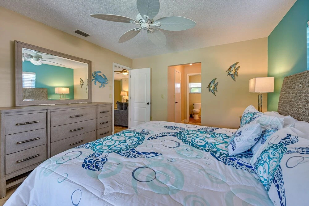 Englewood Oasis w/ Screened Lanai + Outdoor Pool!