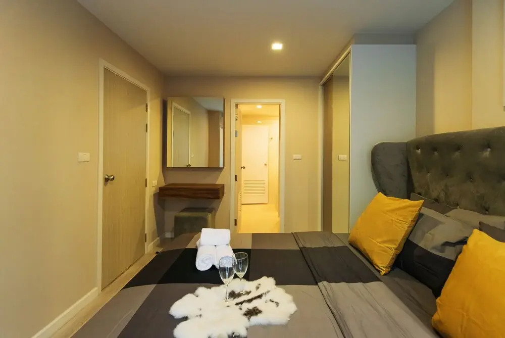 Near BK University Quiet Condo in Rama4 bkb136