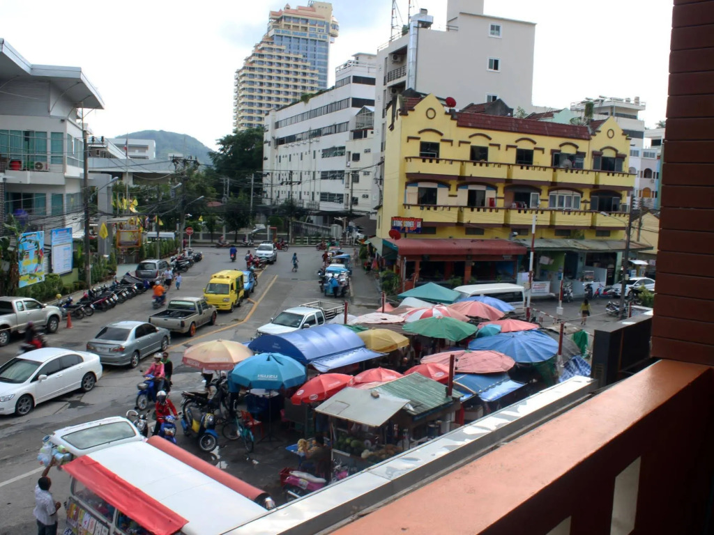 Baan Taweesup Apartment