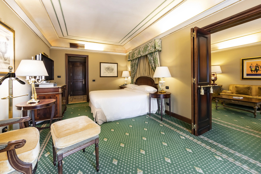 River Chateau Hotel