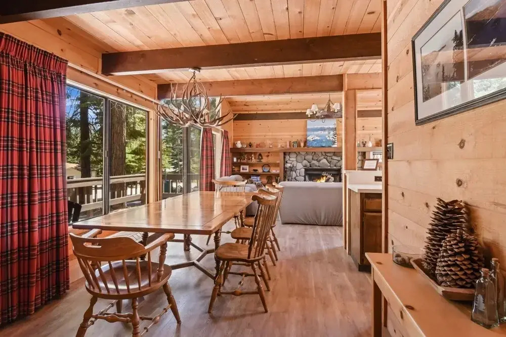 Fireside Chalet - Walk To Beach 4 Bedroom Cabin by Redawning
