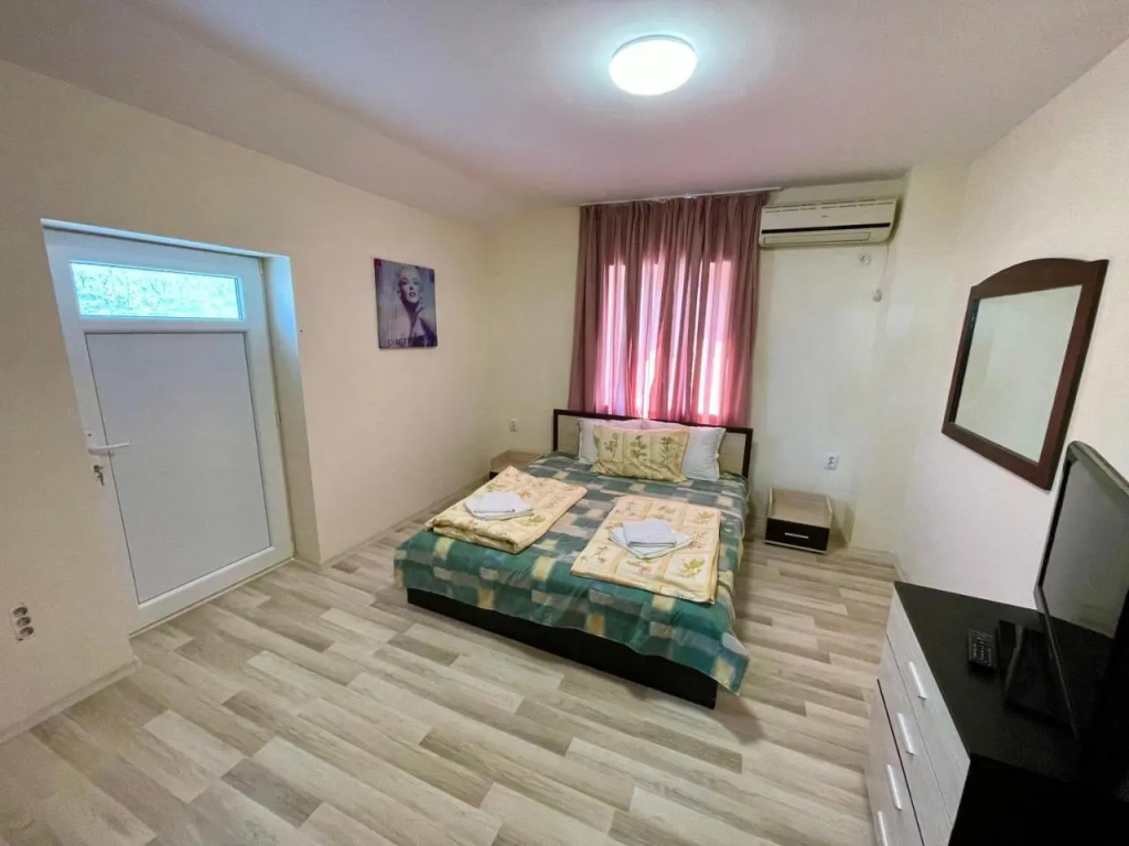 Jackie House Varna