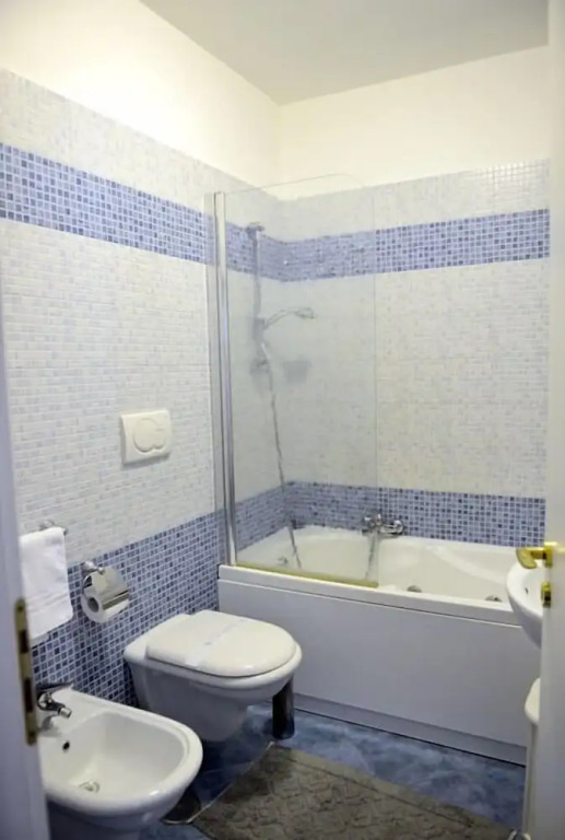 Hotel Blue Roses