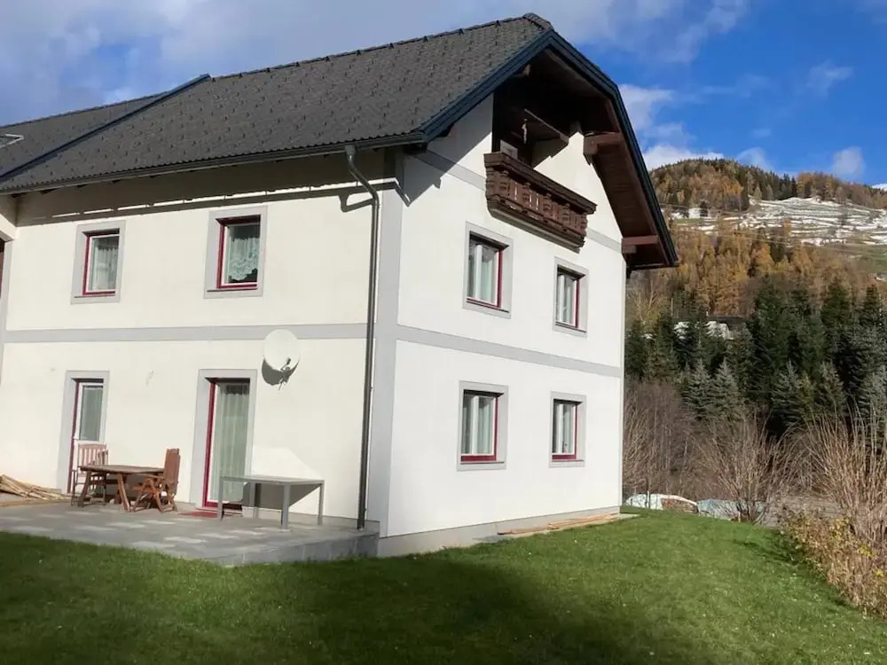 Chalet in Rennweg near Ski Slopes
