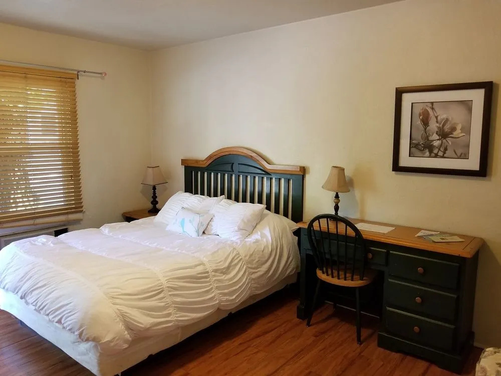 The Manor Motel