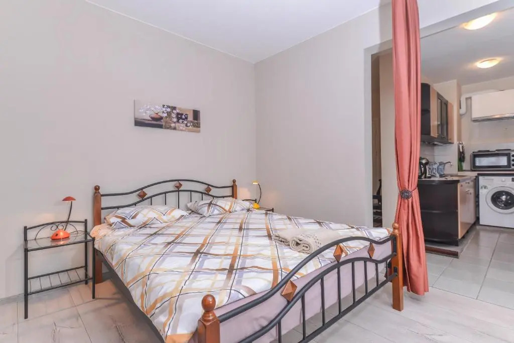 Visit Sofia | Macedonia Square Central Apartment