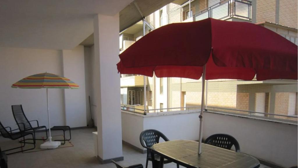 Rosmarino: Delightful apartment in the center of Follonica, in the pedestrian area a few steps from-ROSMARINO