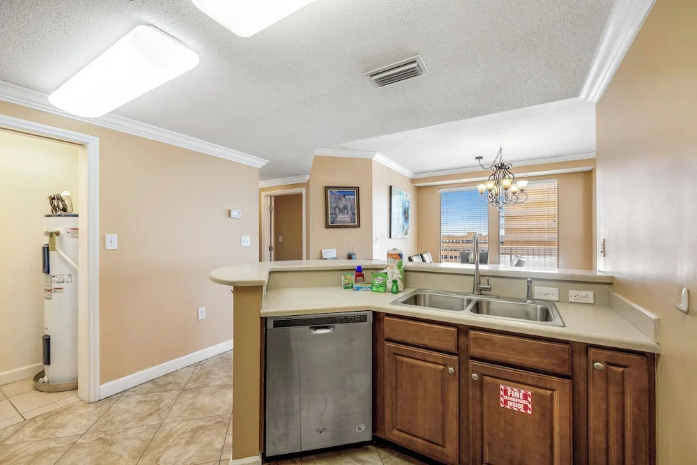 Corner Unit Right on the Sand, 2 Lagoon-style Pools, Spectacular Views