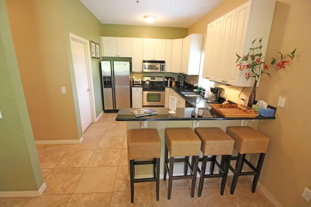 Luxurious 2 Bedroom03 - Close To Wedding Venue Apts by RedAwning