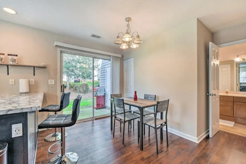 Chic Charlotte Townhome w/ Community Pool