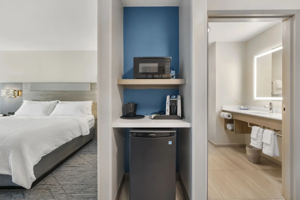 Holiday Inn Express Hotel & Suites Peru - Lasalle Area by IHG