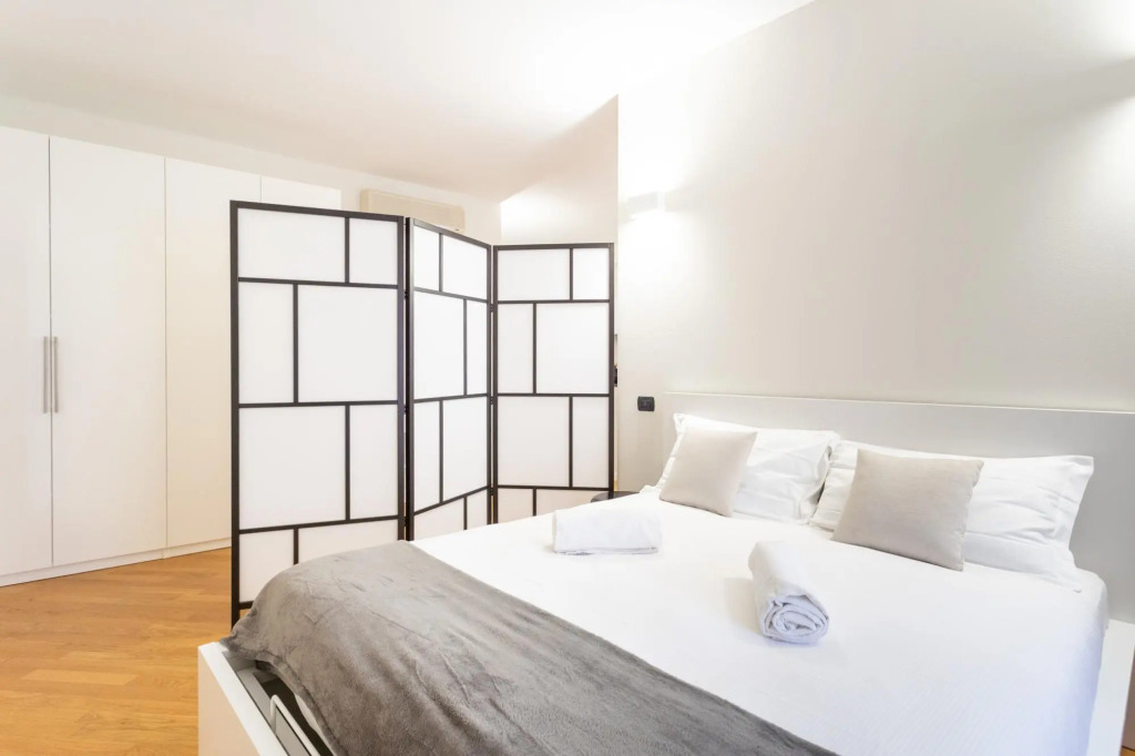 Da Pia in Historycal Como City Centre by Rent all Como