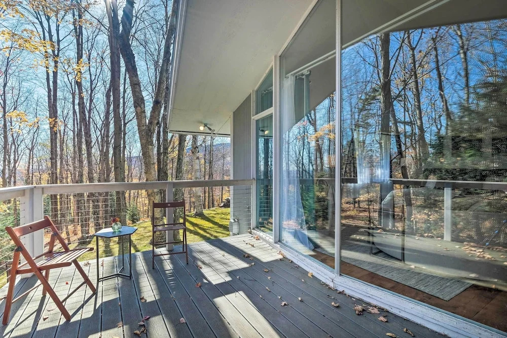 Pristine West Dover Home w/ Deck & Mountain Views!