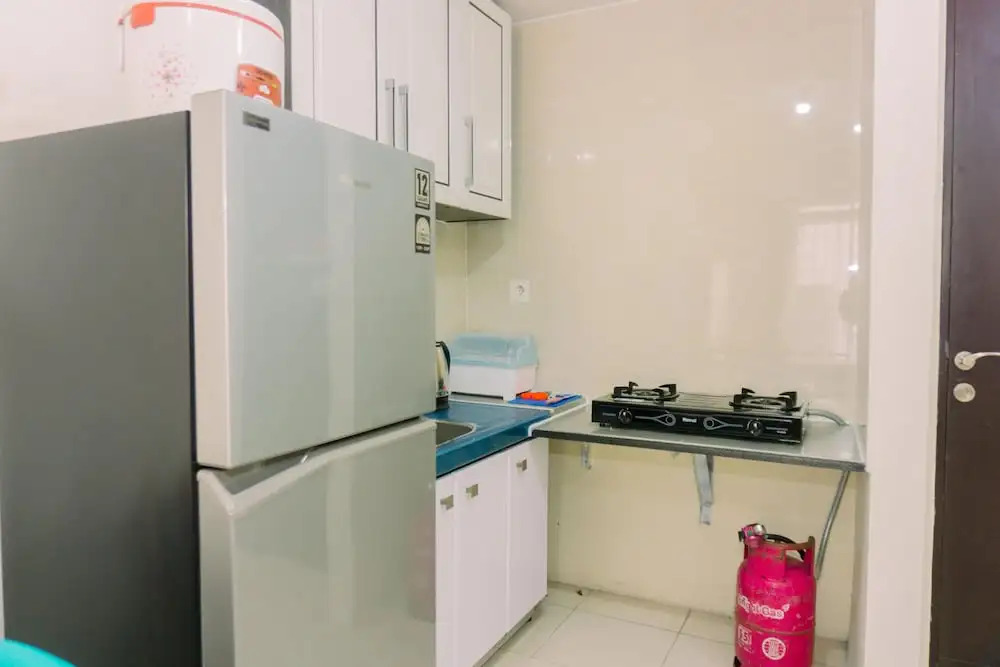 Modern Look And Homey 2Br At Great Western Resort Apartment