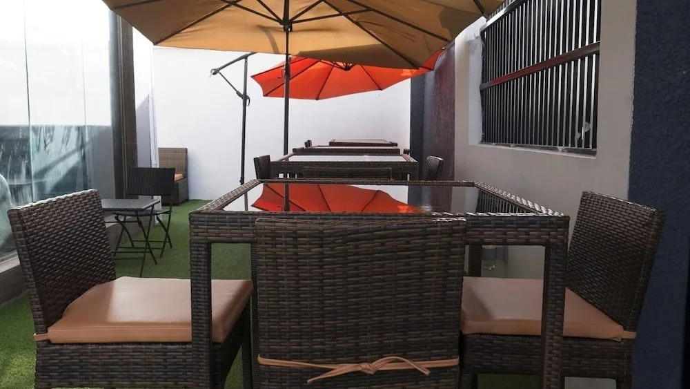 James Court Hotel & Luxury Apartments