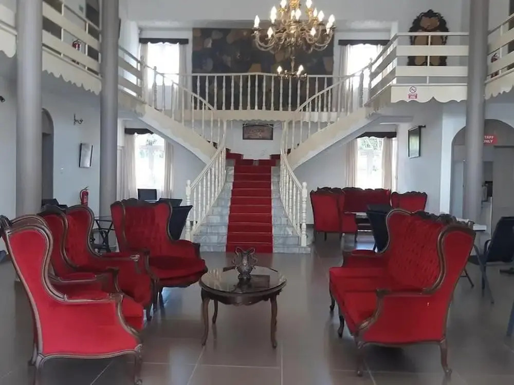 A Single Room in a Nice Palais