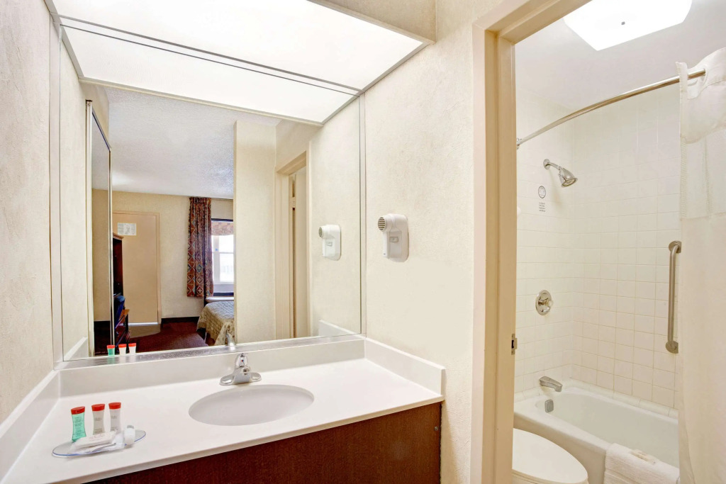 Ramada by Wyndham West Memphis
