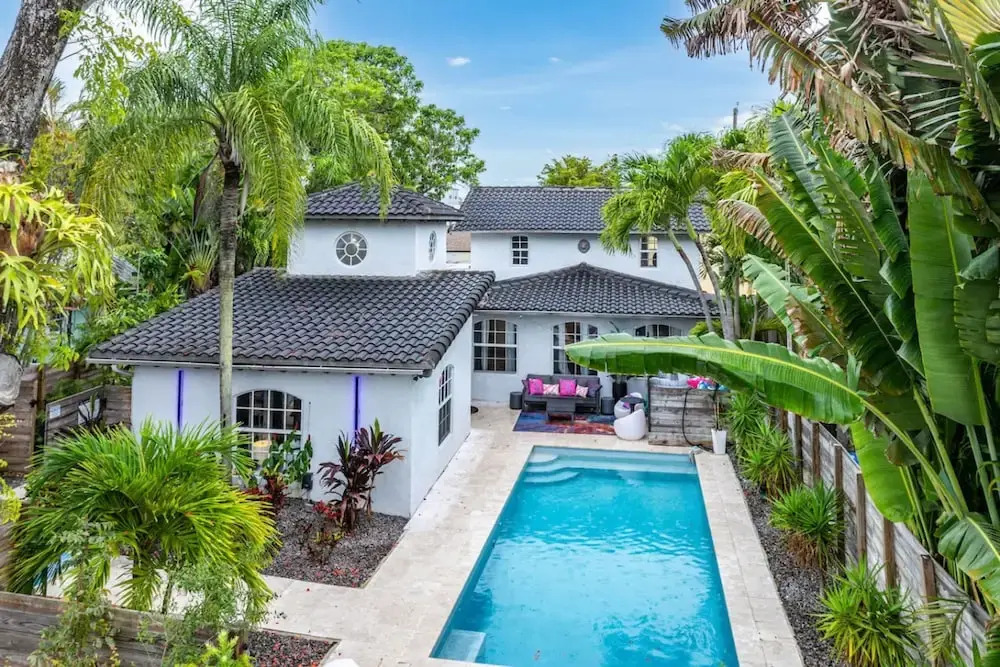 Luxe 5BR 4BA Heated Pool 10 Min to Beach BBQ