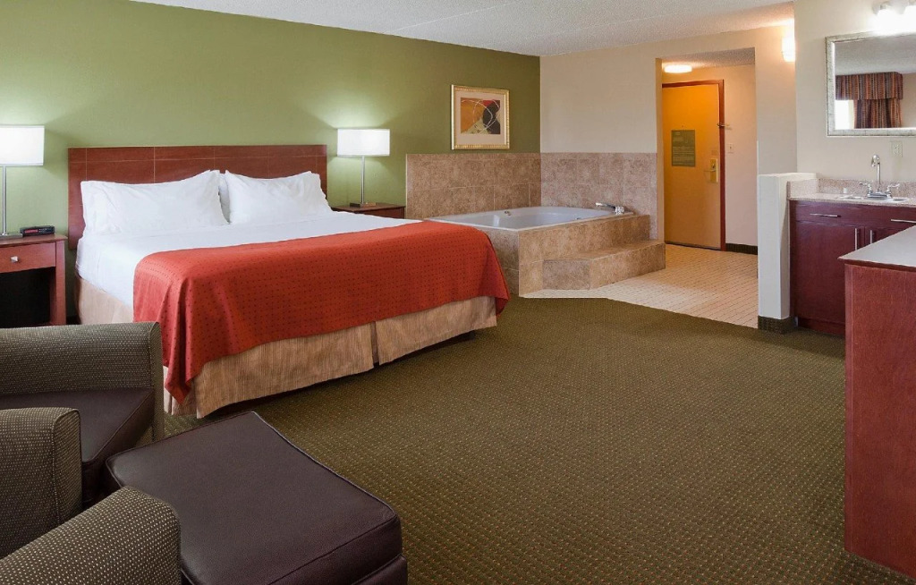 DoubleTree by Hilton Austin, MN