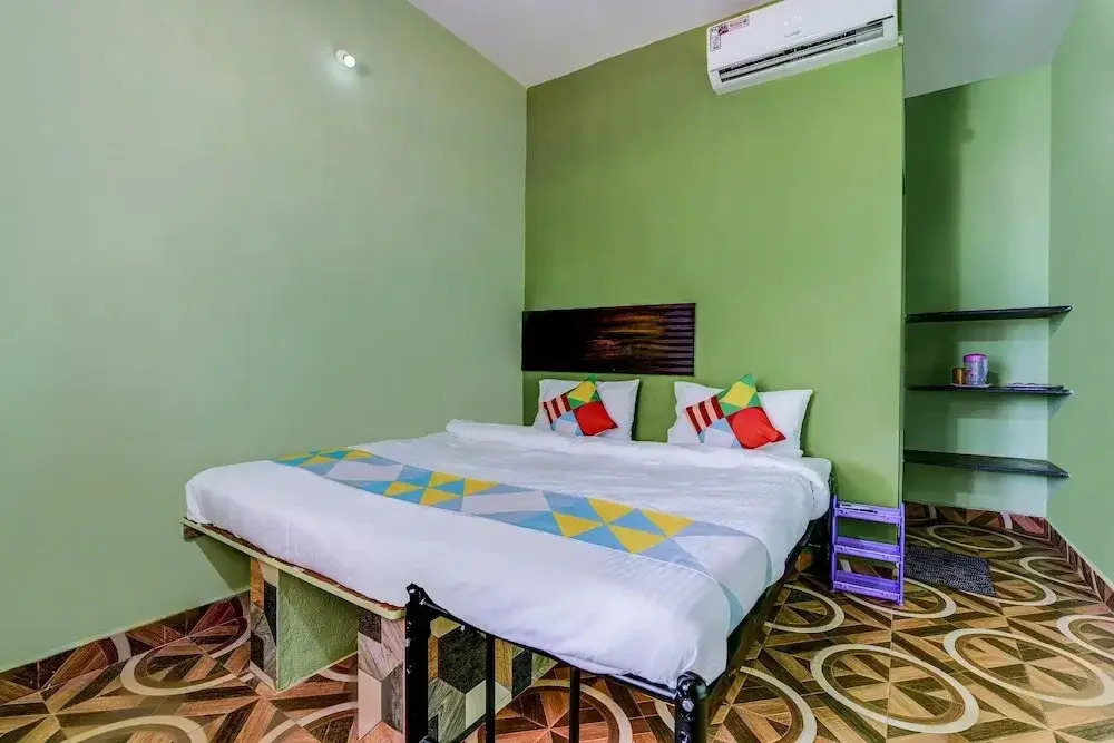 Usha By OYO Rooms