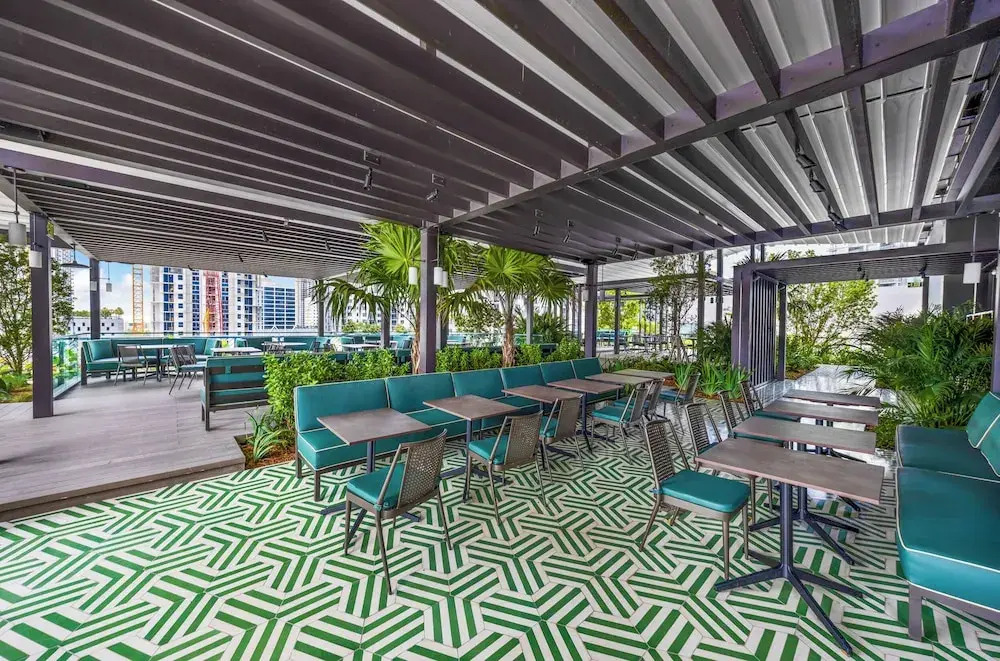 Skyline Chic Downtown Studio Getaway