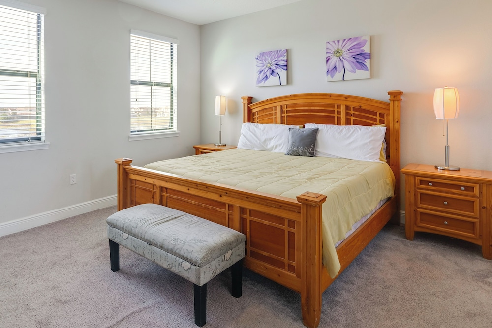 Golf, Dine & Unwind Poolside! Haines City Getaway
