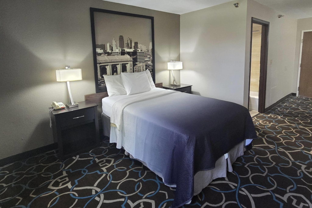 Super 8 by Wyndham Kansas City