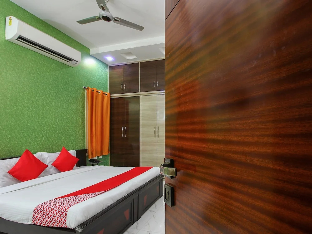 Golden Gate Service Apartments By OYO Rooms