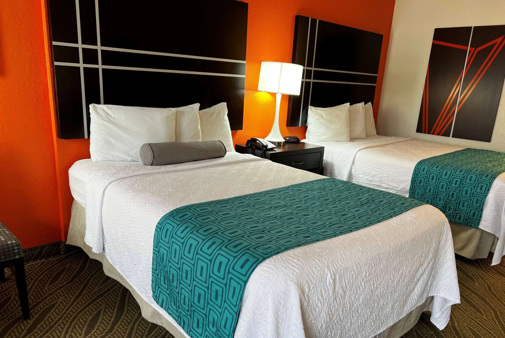 Howard Johnson by Wyndham Houston Heights Downtown