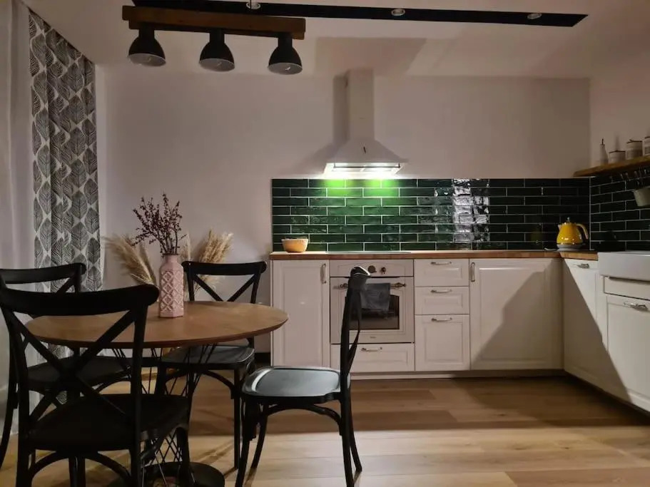 Uroczy apartament blisko centrum - 10 min do plaży