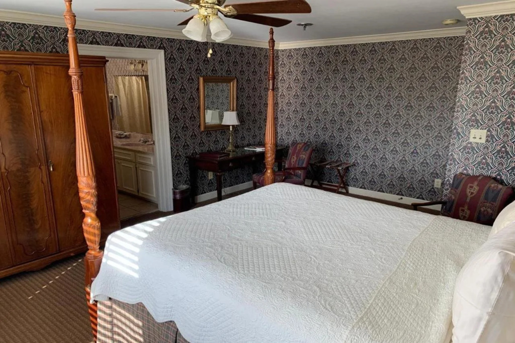 1842 Inn