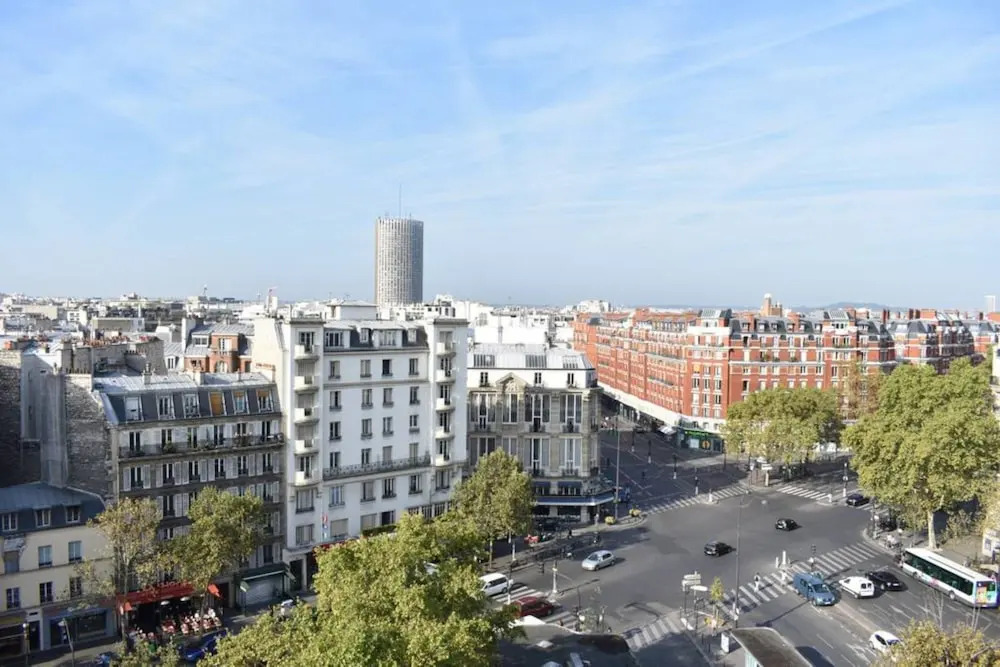 1 Bedroom Apartment With Amazing Views in Paris