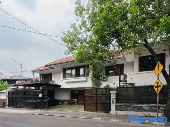 Urbanview de Dharmawangsa Suite Hotel