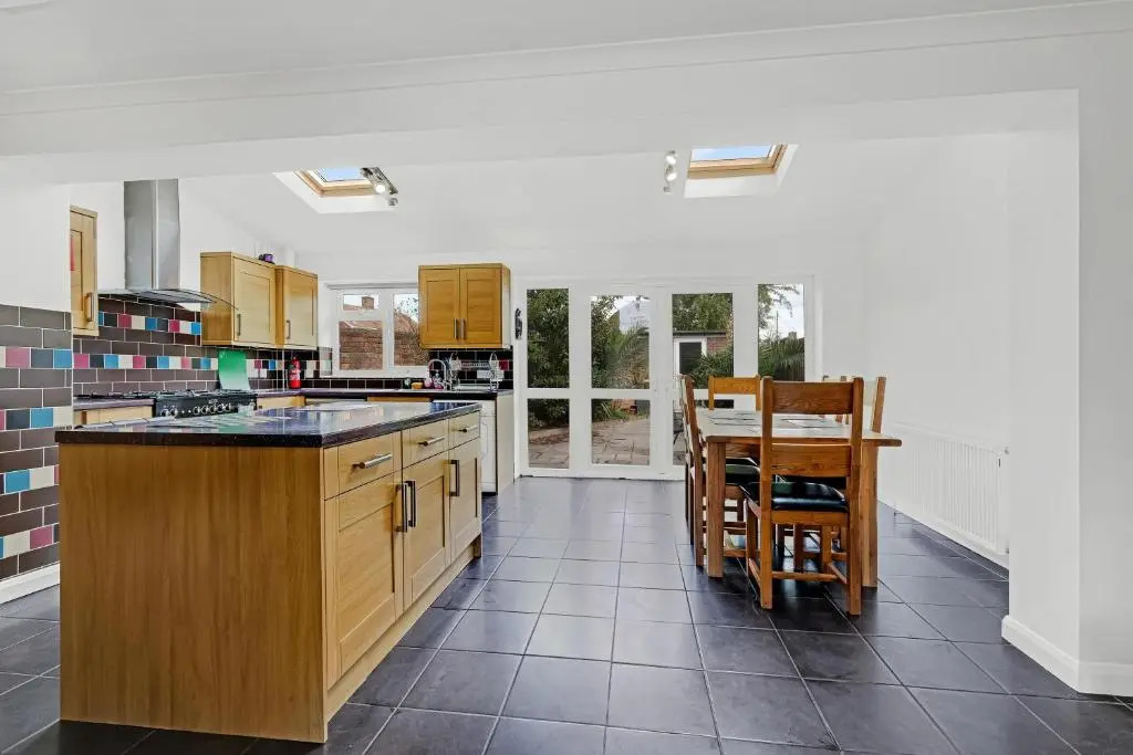 Heathrow Living St Annes Serviced House 5 bedrooms 3 bath